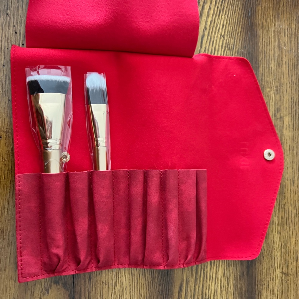 Luxie Brush Roll & two brushes
